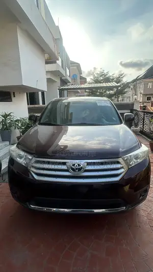 Toyota Highlander XLE 2012 Burgundy