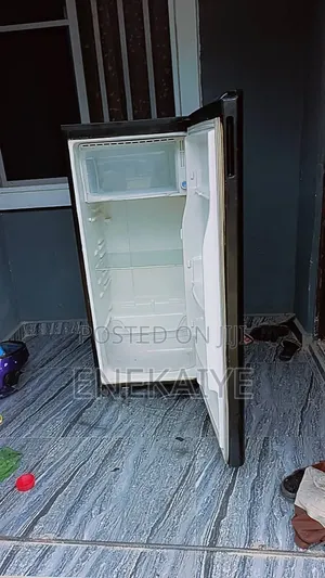 Samsung 174L Refrigerator - Used