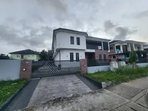 Babban Gidan Kwana 7 don Sawa a Ajah, Lekki