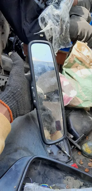 Madubin Cikin Toyota Camry (Na Biyu)