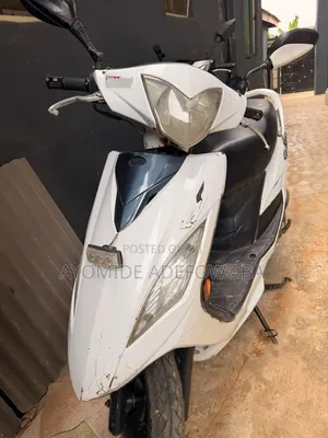 Kymco Agility 125 Scooter 2019 White