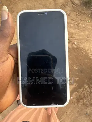 Apple iPhone 11 128GB Baki
