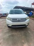 Toyota Highlander SE SUV 2011 - 1