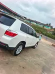 Toyota Highlander SE SUV 2011 - 3