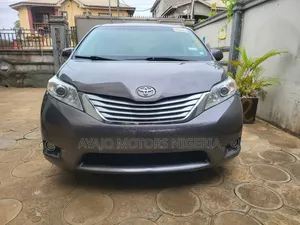 2015 Toyota Sienna Gray