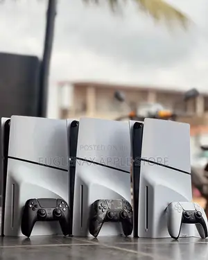 PS5 Slim 1TB Disc Edition tare da 2 Controllers & 10 Games