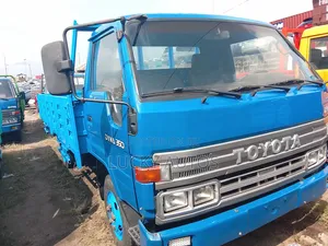 Toyota Dyna 350 Crane Truck