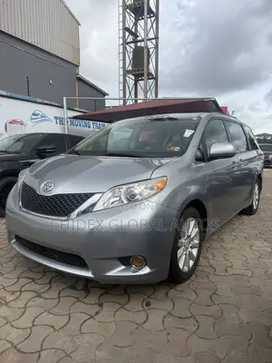 2012 Toyota Sienna Limited 7 Passenger - Silver