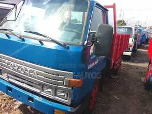 Toyota Dyna 200 Crane Truck - Na Farko Toks