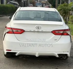 Toyota Camry SE 2018 White