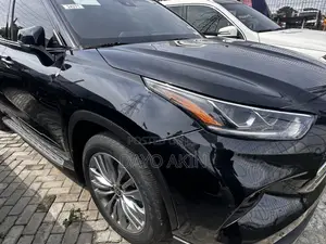 2022 Toyota Highlander Platinum