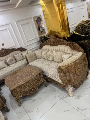 Royal Sofa Chairs tare da Center Table da Stools