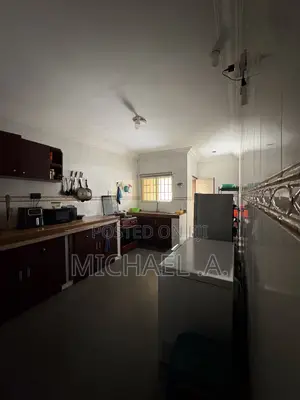 Gidan Kwana 3 Bedroom Mai Rabin Raba don Sawa, Lugbe