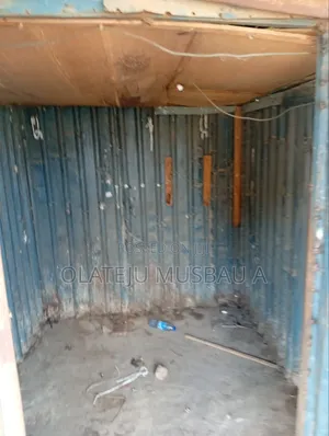 7ft x 7ft Container with Cover Head Pan and Iron Pool Leg