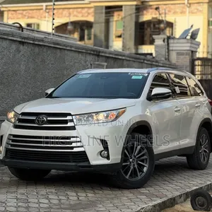 2019 Toyota Highlander XLE White