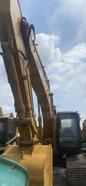 Caterpillar 320 BL Excavator - Foreign Used