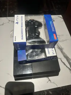 PlayStation 4 Fat 500GB with 8 Games & Controller