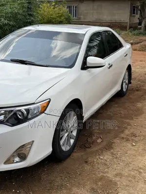 2013 Toyota Camry XLE Sedan - White