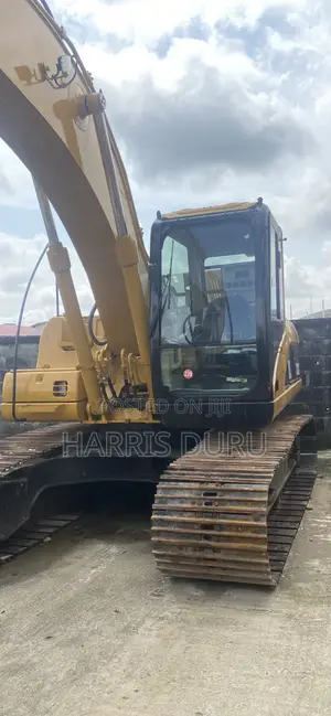 Caterpillar 320C Excavator - Wannan Yayi Amfani Dashi A Kasashen Waje