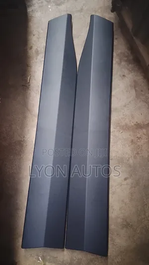Kofa Mai Fata don Toyota RAV4 2020