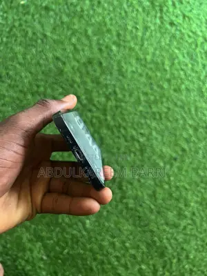 Apple iPhone 12 64GB Baki