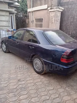 Mercedes-Benz C180 2012 Blue