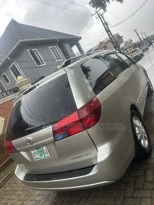 Toyota Sienna XLE 2005 Silver