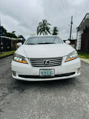 Lexus ES 350 2011 Fari