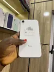 Apple iPhone XR 64GB - 1