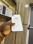 Apple iPhone XR 64GB - 2