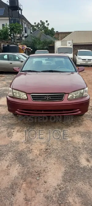 Toyota Camry 2000 Red