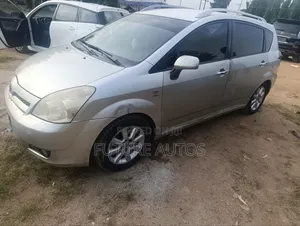 Toyota Verso 2009 Silver