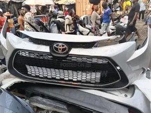 Gaban Motar Toyota Corolla LE 2020