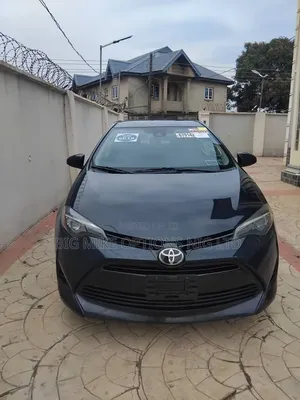 Toyota Corolla LE (1.8L) 2018 Blue