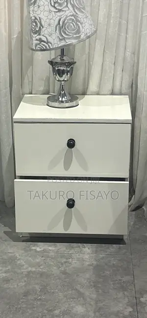 2 White Drawers