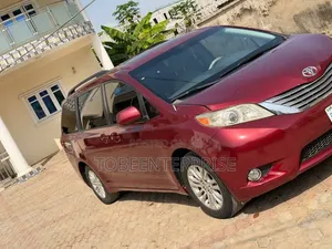 Toyota Sienna XLE 2011 Maroon