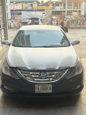 2013 Hyundai Sonata SE 2.0T Sedan - Fari