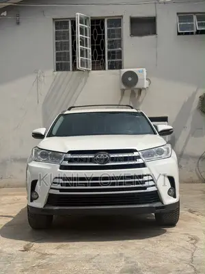 2018 Toyota Highlander XLE 4x2 V6 White