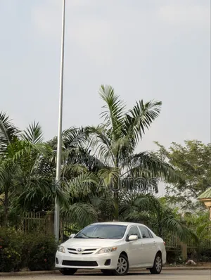 2013 Toyota Corolla LE Sedan - White