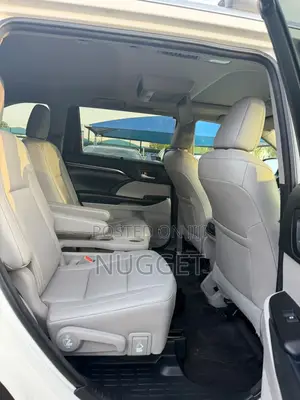 2018 Toyota Highlander Limited 4x2 V6 SUV - Fari