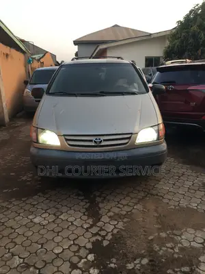 Toyota Sienna LE 2002 Zinariya