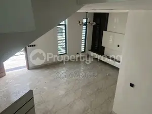 Gidan Alatu mai dakuna 5 don haya a Idado Estate