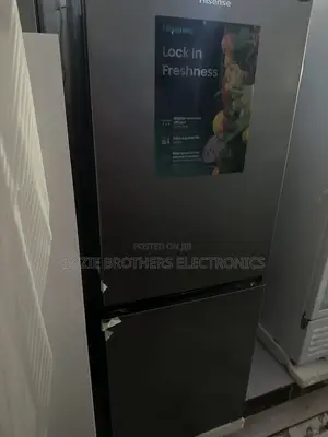 Hisense Firij mai Ƙofar Biyu, Freezer a Ƙasa, 230L