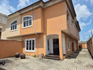 4-Bedroom Semi-Detached Duplex don haya a Lekki Phase 1