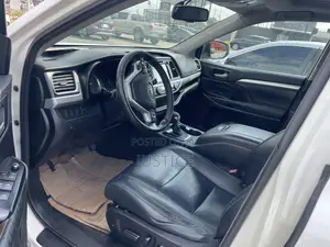 2015 Toyota Highlander XLE AWD SUV Fari