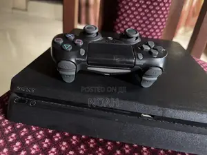 PlayStation 4 Slim (Used, UK Import)