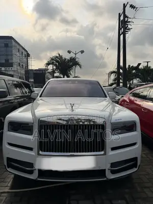 Rolls-Royce Cullinan Base 2022 Fari