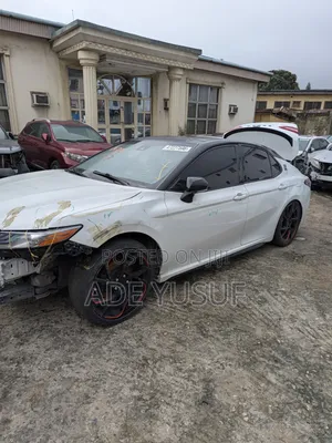 Toyota Camry 2018 Fari