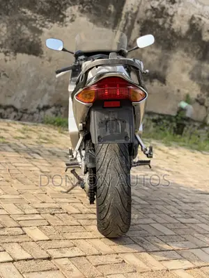 Honda VFR 800 2007 Silver - Wadda Aka Shigo Da Shi