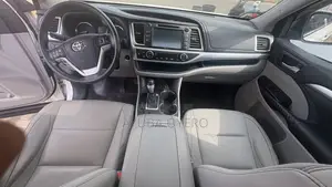 2015 Toyota Highlander XLE SUV - Foreign Used